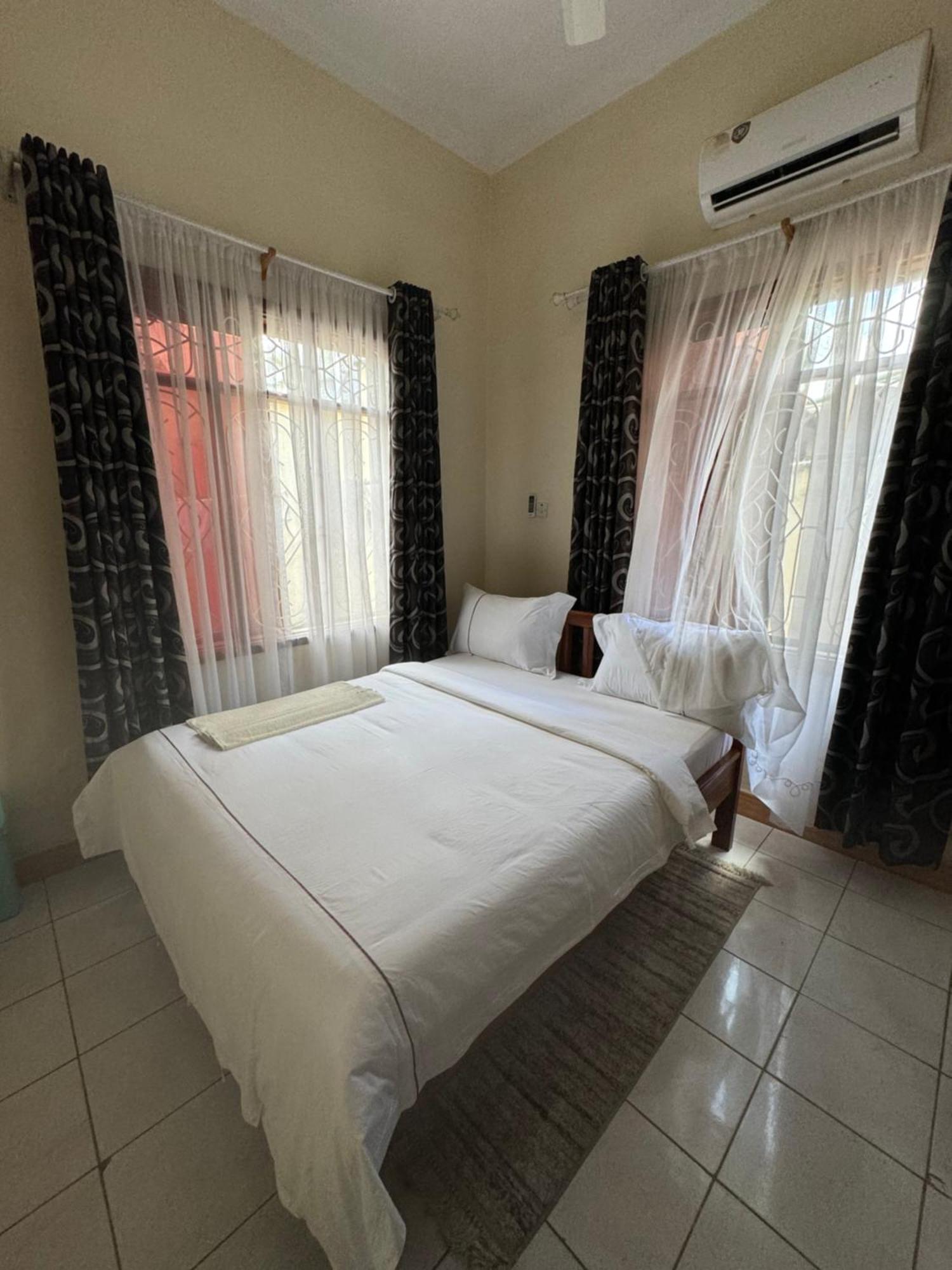 G & S Executive Lodge Dar es Salaam Exterior photo