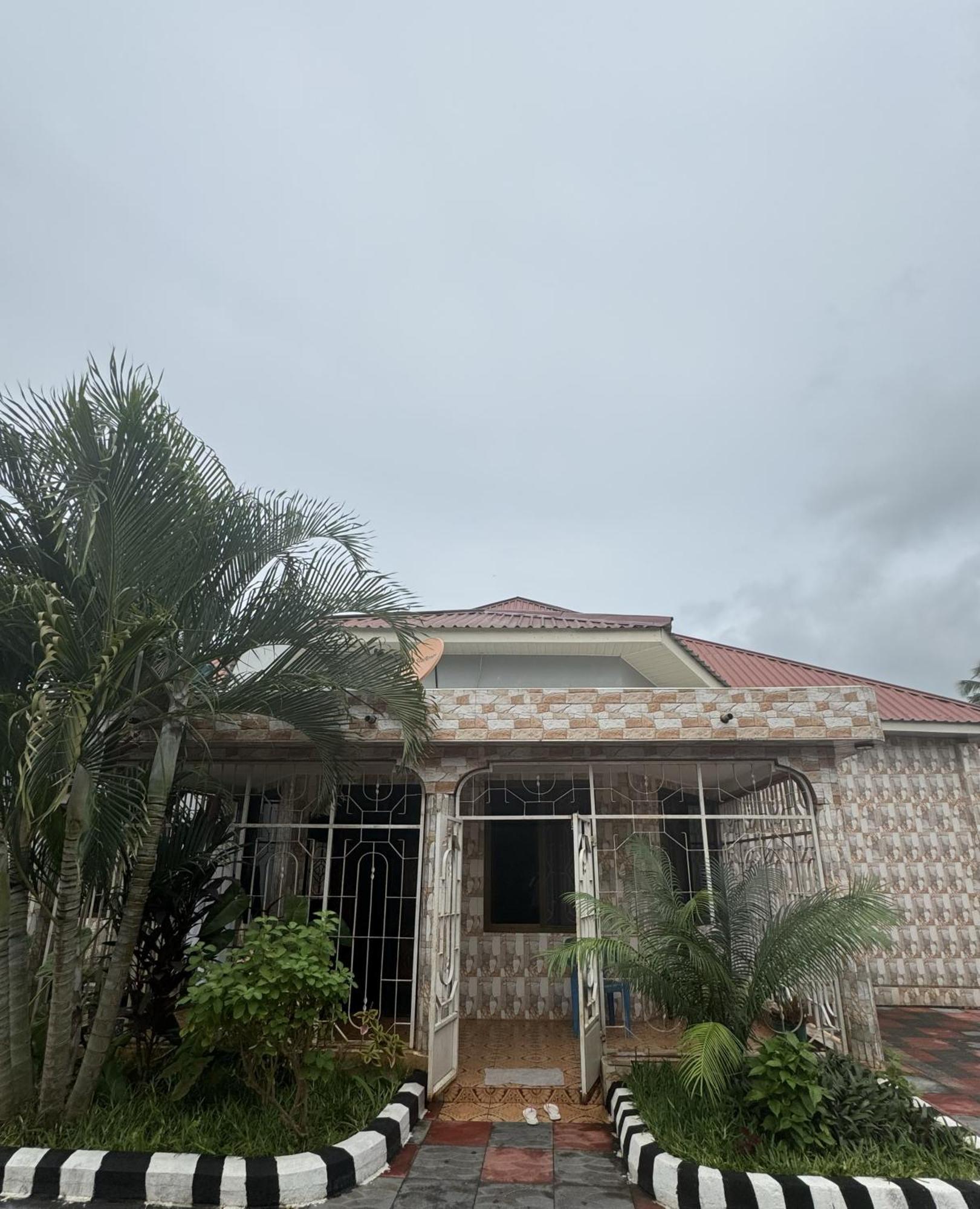 G & S Executive Lodge Dar es Salaam Exterior photo